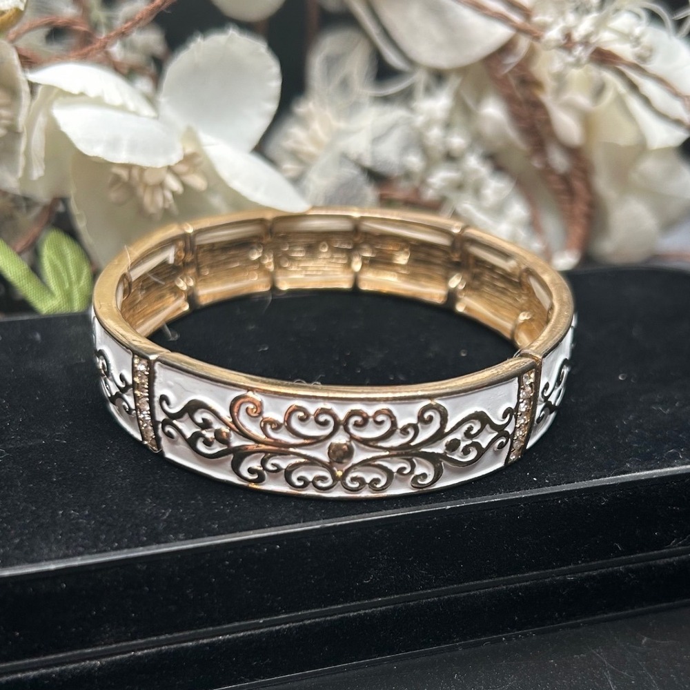 VTG White Enamel‎ / Gold Tone Stretch Bracelet Victorian Scroll Cottagecore